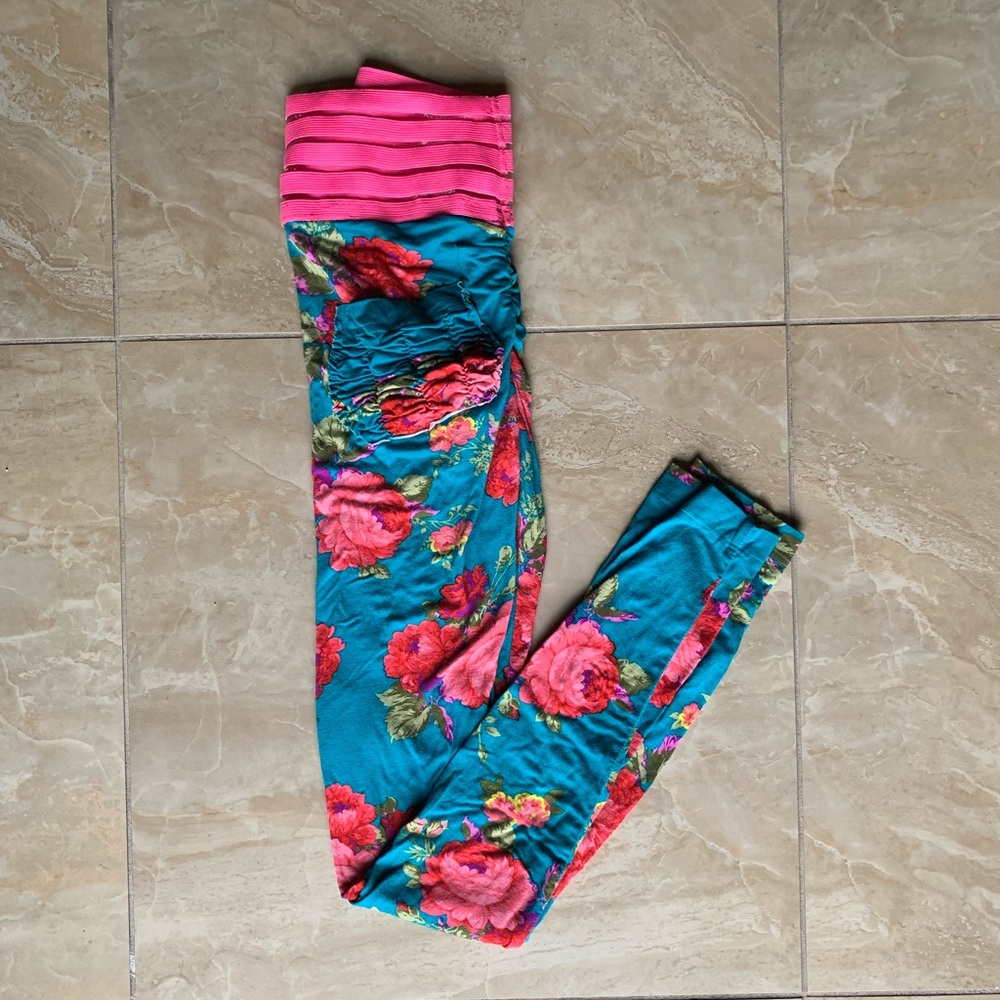 Cute Booty Lounge - Aqua Floral 5.0 Small Leggings